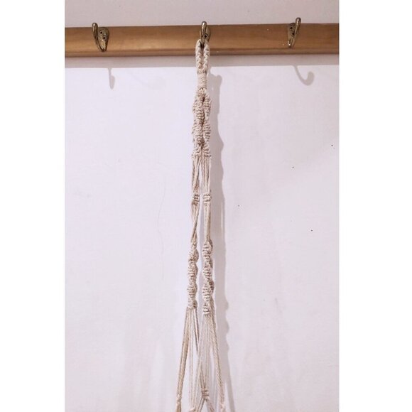 🥬2/80🥬NWT Boho Macrame Plant Hanger Hand Crafted in Canada Bohemian Home Decor - Picture 6 of 16